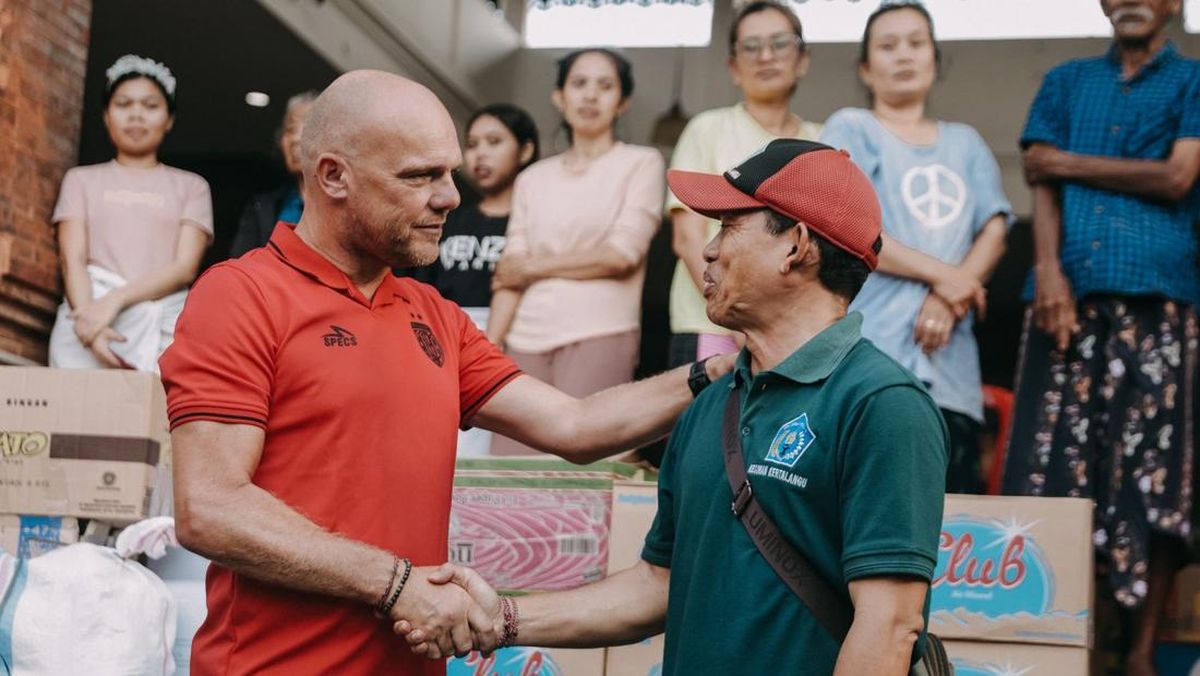 Bali United Salurkan Bantuan untuk Korban Banjir Tohpati Denpasar