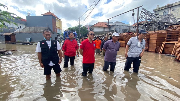 Empat Kecamatan di Kota Denpasar Lumpuh, Aktivitas Warga Terhenti!