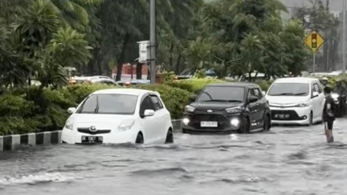 Baru Setahun Tinggal di Bali, Pria Jakarta Kaget Mobilnya Jadi Korban Banjir Kawasan Denpasar!