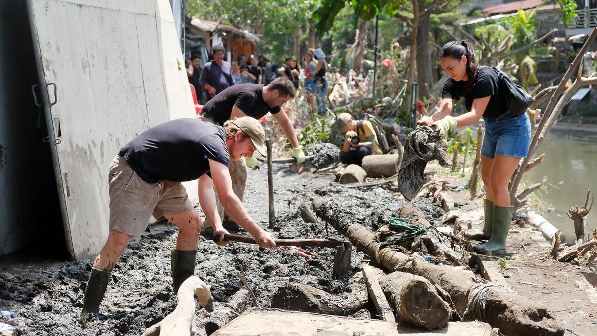 Polsek Denpasar Barat Gelar Kerja Bakti Bersih Lingkungan Pasca Banjir