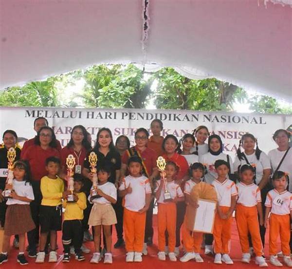 Lifestyle Anak! Ny. Antari Jaya Negara Kenalkan Berbagai Permainan Anak Tradisional Kepada Puluhan Siswa!