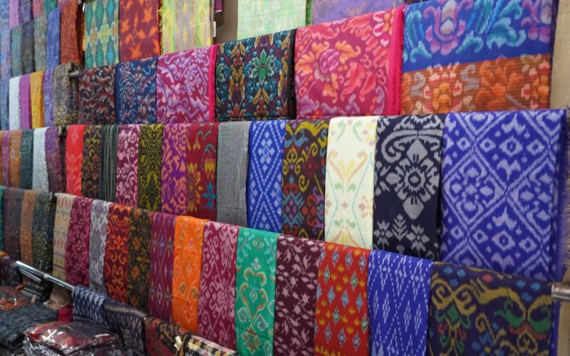 Pelestarian tenun ikat endek